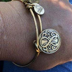 Vintage Alexander & Annie bracelet